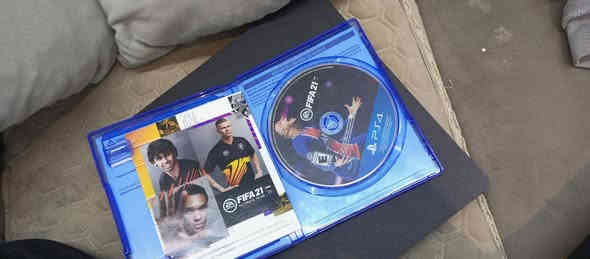 بلاي 4 سليم اون لاين للبيع السعر 350 وبما مجال قليل للطيبين مكان موصل الرقم الهاتف*********** نظيف 100%
