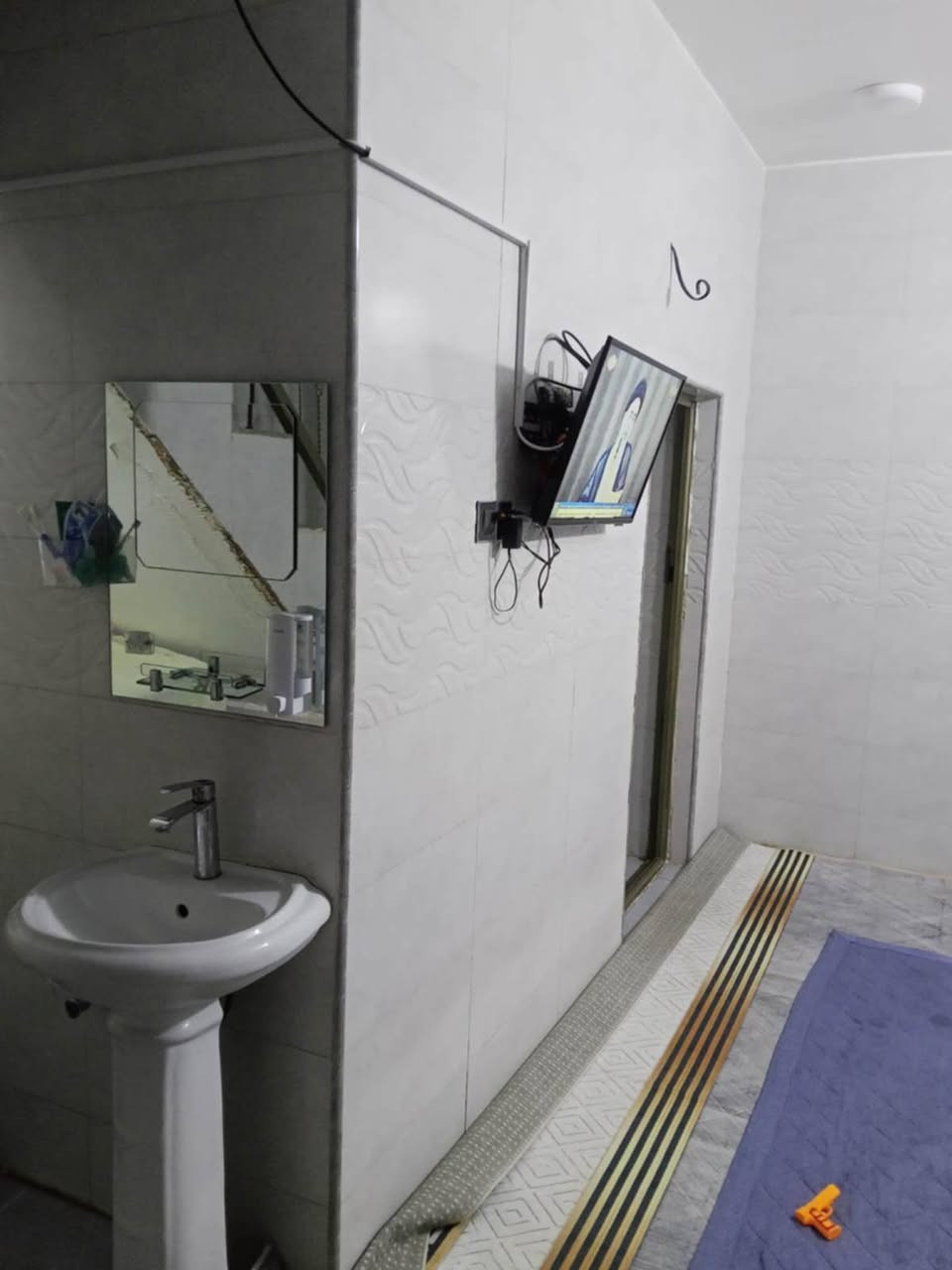 📢📢 بيت للبيع بسعر مناسب جداا بيع مستعجل

📐 المساحه 50 متر بي غرفه وصاله ومطبخ وحمامات 

📍العنوان النجف النداء منطقه 56 

💵 سعر 45 مليون وبي مجال 

✨ البيت بي سخان وتانكي ومغسله ونت 

☎️ للاستفسار مراسله الخاص او على الرقم الاتي
*********** واتساب فقط
