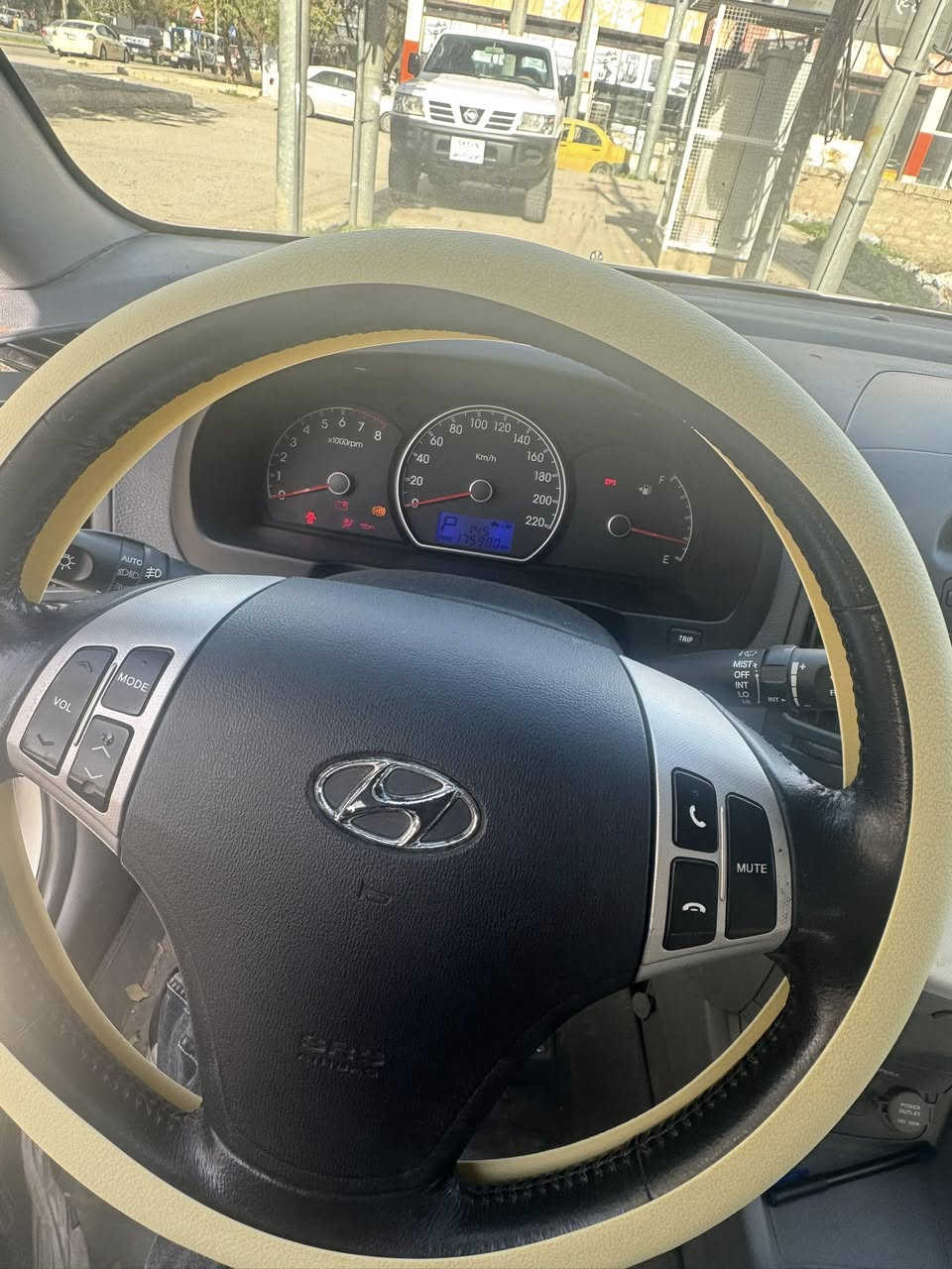 سەرتا بە ناوی خوای گەورە  ئاڤانتی ٢٠٠٨ فوولی بێ سلاید  بە شەرتی کەڤەر گۆراو نەبێ زەربەی نەبێ سەقفی بۆیاخ نەبێ گیانی هەموو ئیشەکا تەنانەت هیتەری کوشنەکانیشی ئیشەکە زۆر کەم رۆشتووە بە شەرتی گێر و مەکینە هەلمی دەمیشی نیە هەتا بلێی خاوێنە  *********** گەر موشتری نیت سەرمان مە ئێشێنە رەحمەتی خوات لێ بێ
