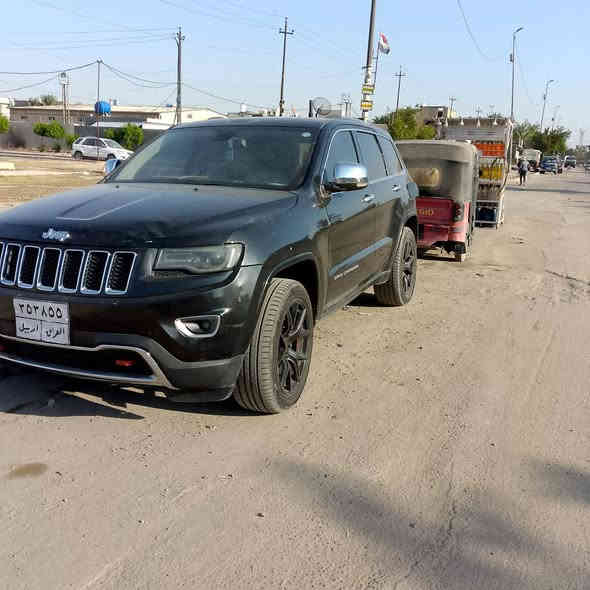 جيب سومنت  موديل ٢٠١٤
 تخم تاير جديد جواها و رقمه اربيل مواصفاتها كالاتي :

🔸كشنات جلد اصلي بيجي .
🔸 جكات.
🔸دبل كزوز.
🔸لايتات زنون.
🔸٣ تحكم ستيرن.
🔸دركة الستيرن جلد خياط.
🔸شفتات سرعة.
🔸كير طيارة ٨ نمر .
🔸خمسة ويل كب وحجمه ١٨ الاصلي مالتها.
🔸ماوس باربع اوضاع متعدد الانظمة (ثلجي و طيني و صخري و رملي).                                                                 
🔸فتحة بانوراما.
🔸شاشة جبيرة اصلية بالوسط.  
🔸حساسات امامي وخلفي.
🔸كاميرا دوارة خلفية.
🔸كرسيين كهرباء بثلاث اوضاع مع تدليك.
🔸يدات الابواب كروم.
🔸مري شفط نيكل السيارة الاصلي.
🔸مري قلابة عند الرجوع الى الخلف.
🔸
🔸كراسي تدفئة و تبريد.
🔸داخل صاج الابواب والدشبول.
🔸ميموري خزن للكراسي الامامية.
🔸نظام ايكو و نظام انزلاق دكم.
🔸الصندوق الخلفي كهربائي.
🔸بردة خلفية.
🔸بصمتين السيارة.
🔸فور ويل.
🔸دمام خلفي.
🔸مراية عاكسة للضوء الجانبي و الوسطي.
🔸هوك امامي و خلفي.
🔸محرك 8 سلندر هيمي
🔸ستيرن كهرباء.
🔸

و طبعا بيها هواية مواصفات و معروفة مواصفات جيب لمتد لدى الكل و اي استفسار اني حاضر على
*********** بغداد البلديات
