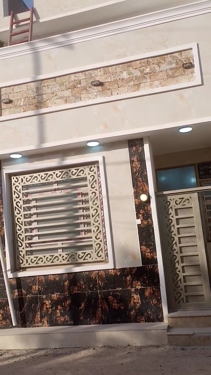 السلام عليكم بيت للايجار مساحته 75 متر في حي العباس علحولي .لعائله صغيره توه كامل كلش راقي البيع وخدماته متوفره السعر 375 وباقي التفاصيل بلفديو ***********
