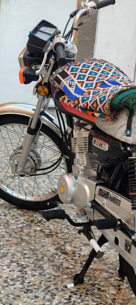 سلام عليكم للبيع اربعه ڪير نامه شبه شلامجه باب اول 3 احرف 
لون اسود✅🖤
موديل25  طالعه بشهر العاشࢪ (10) 
ڪفاله عامه  دراجه بلاديه مامفتـوحه 
ڪهࢪبائيات ڪلها شغاله 
لايت بك لايت سڪن امامي خلفي دشبول اشاره يمنه يسرع كلها شغاله
دبل تاير جديد 
النضافه شوف عينك ✨ تجي تفحص وتشوف 
الدراجه 7 اوراق مو 5 ((باب اول باب اول باب اول)) 
 سعرها 650 مستعجل عل بيع 
عنوان كربلاء حي شهداء الموضفين 
للتصال *********** متوفر وتساب
