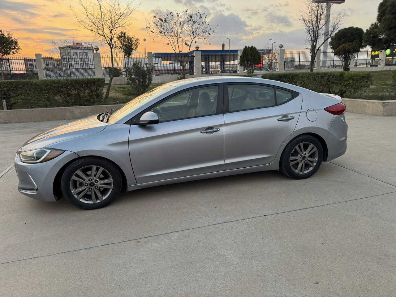 سلام عليكم
النترا امريكي 2017 
مواصفات Seمعروفه
4 قطع صبغ بدون شاصي 
مكان اربيل ***********
سعر 118 بيها مجال بسيط
