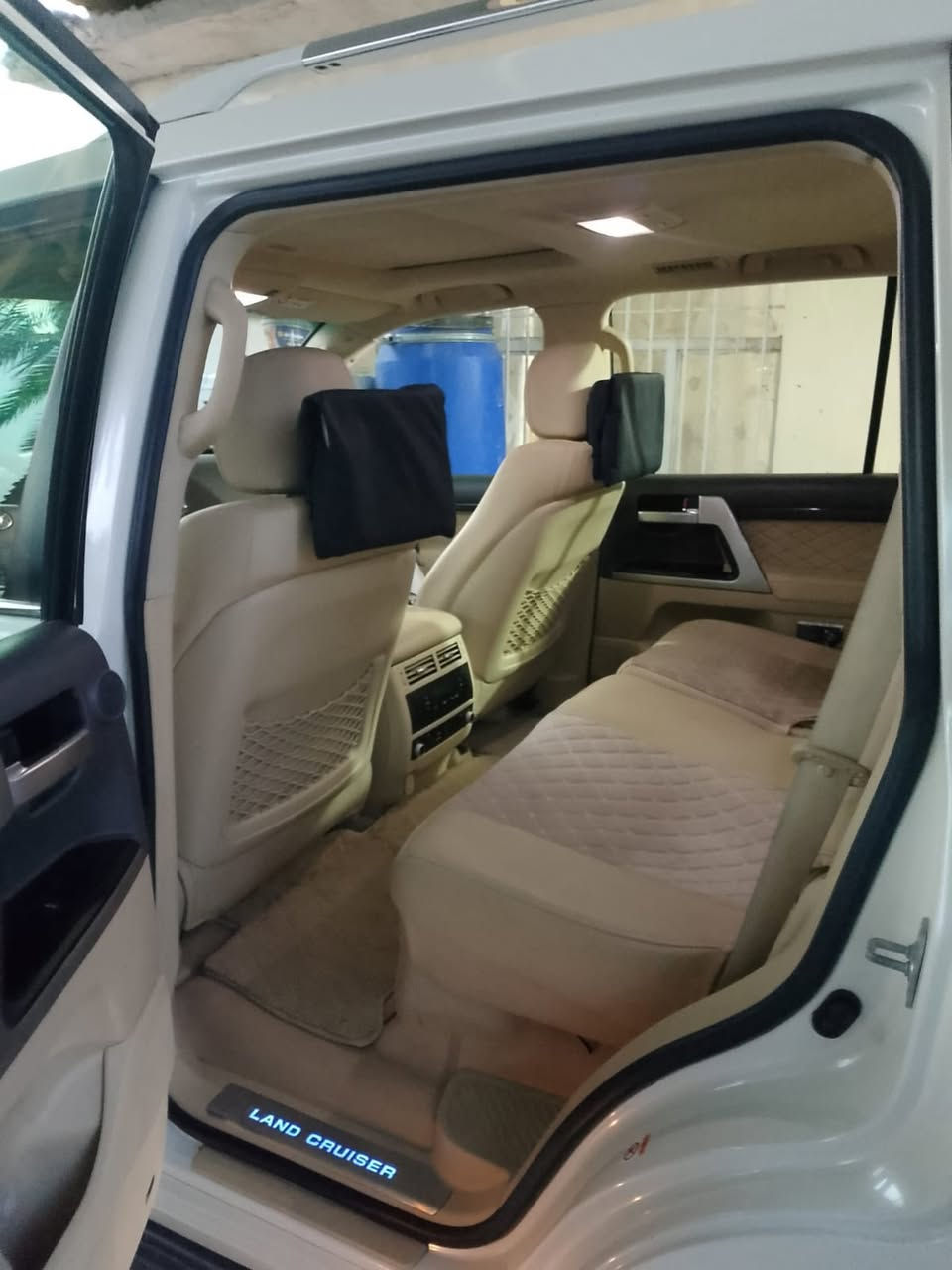 تيوتا لاند كروزر 2017VXS
V8
مكفوله كفاله عامه 
شماليه رقم اربيل 
ماشيه 105
تخم تاير جديد سياره باسمي التحويل ثاني يوم سياره مال جناي كلشي نضيف كير محرك حداديه مكفول
محل السياره ديالئ /العباره /زاغنيه
للستفسار الاتصال علئ الرقم ***********
