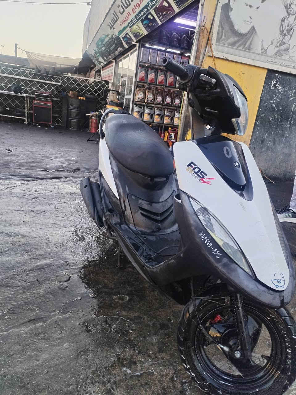 للبيع ماكس حاويه توه طالعه من الرنبه  محرك ما مفتوح بلاد49 ختم واحد على وضع البلاد سلف هندر كهربايات السعر750 وبيه مجال رقم *********** العنوان الشعب
