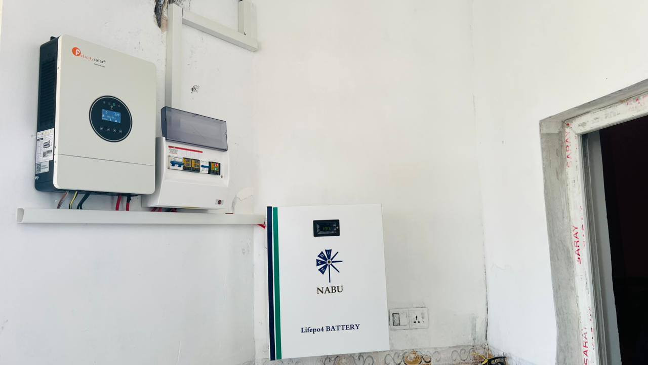 #أقساط 
#بدون_مقدمة 
تم نصب منظومة طاقة شمسية متجددة -في قضاء #بيجي البوجواري 
10نهاري  8 ليلي  
بالقسط المريح على منصة الرافدين لحاملي بطاقات الماستر كارد 
210 الف شهريا لمدة 18شهر المبلغ الكلي 
⚡ منظومات طاقة شمسية بالتقسيط المريح
بدون مقدمة

🔋 المنظومة الأولى
10 أمبير نهاري / 8 أمبير ليلي (ليثيوم)
الإنفيرتر: 4 كيلوواط – ضمان سنة
البطارية: 8 كيلوواط – ضمان 5 سنوات
الألواح: 5 ألواح لونجي X7 حجم 615 واط
السعر الكلي: 3,780,000
القسط الشهري: 210,000

ــــــــــــــــــــ

🔋 المنظومة الثانية
10 أمبير نهاري / 10 أمبير ليلي
الإنفيرتر: 6 كيلوواط – ضمان سنة
البطارية: 10 كيلوواط – ضمان 5 سنوات
الألواح: 5 ألواح لونجي X7 حجم 615 واط
السعر الكلي: 4,500,000
القسط الشهري: 250,000

ــــــــــــــــــــ

🔋 المنظومة الثالثة
16 أمبير نهاري / 14 أمبير ليلي
الإنفيرتر: 6 كيلوواط – ضمان سنة
البطارية: 16 كيلوواط ليثيوم – ضمان 5 سنوات
الألواح: 8 ألواح لونجي X7 حجم 615 واط – ضمان 15 سنة
السعر الكلي: 5,580,000
القسط الشهري: 310,000

ــــــــــــــــــــ

🔋 المنظومة الرابعة
20 أمبير نهاري / 14 أمبير ليلي
الإنفيرتر: 8 كيلوواط
البطارية: 16 كيلوواط ليثيوم
الألواح: 10 ألواح لونجي X7 حجم 615 واط – ضمان 15 سنة
السعر الكلي: 6,750,000
القسط الشهري: 375,000


**إذا كنت صاحب هذا الإعلان وتريد حذفه لأي سبب، رجاءا أرسل رسالة إلى الدعم الفني**