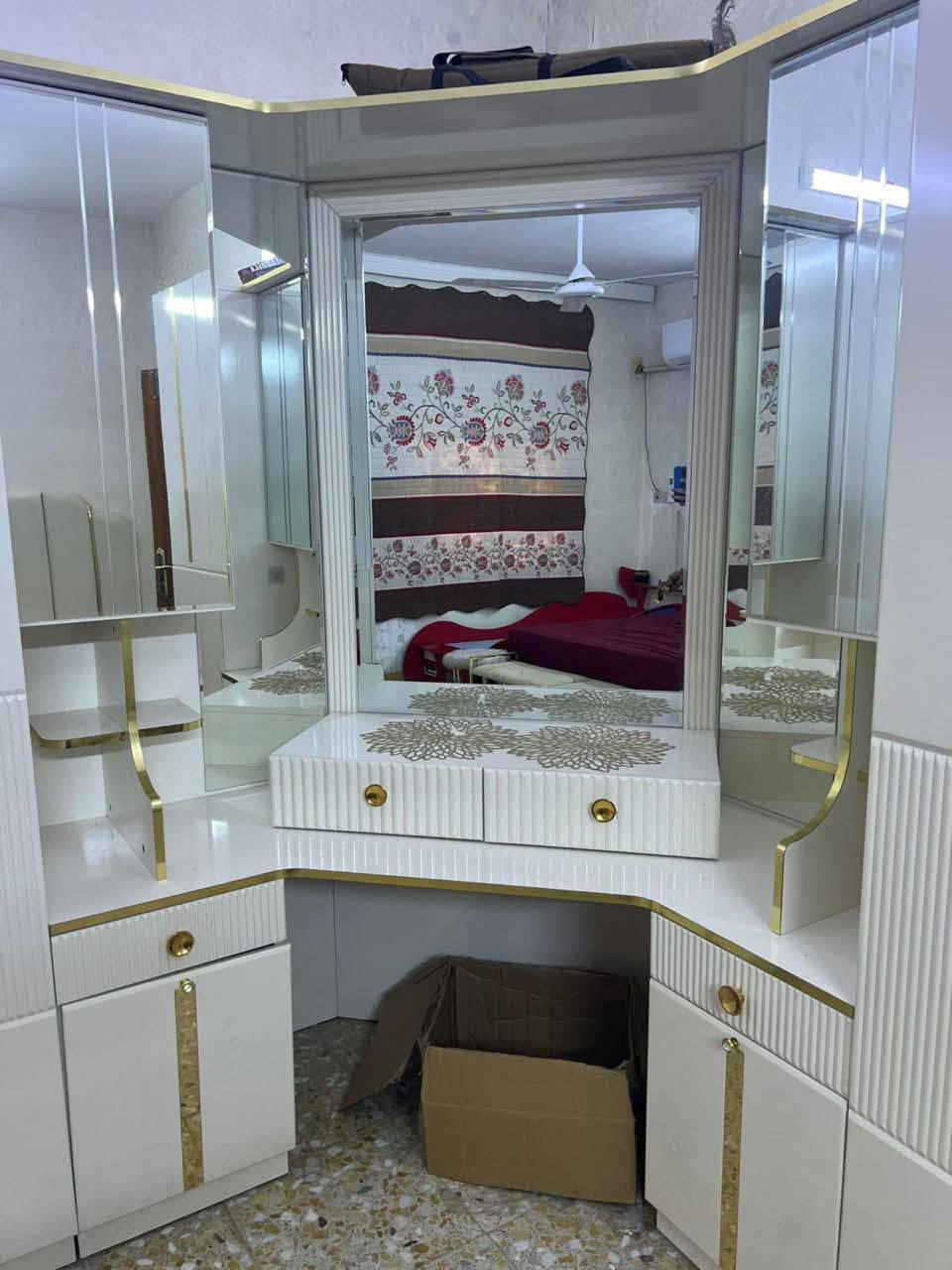 السلامةعليكم غرفه لبيع سعرها ٣٠٠ جديده كلش مستعجله عل بيع.مكان السيديه.
‎0773 764 1142
