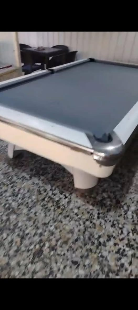 سلام عليكم ميوزه بليارد عدد 3 للبيع . ميز اليلن مستخدم سنه ولباقي مستخدم نضيف جدا 
شراي خابرني ‭0770 964 4000‬
