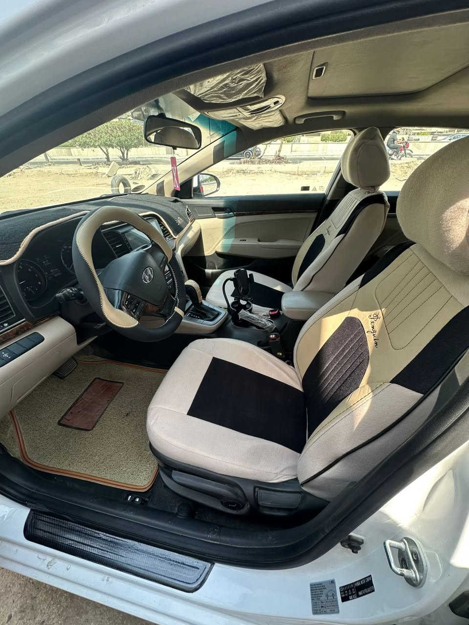 السلام عليكم : النترا  2018 بأسمي رقم بغداد خليجي تحويل ثاني يوم بيها بارد مكانين فقط مكاني بغداد سريع ابو غريب منطقة التبادل قريب على سيطرة التبادل للاستفسار اكثر الاتصال على ***********
السعر المطلوب 15000 $ يعني دفتر ونص وبيها مجال حك الجية
