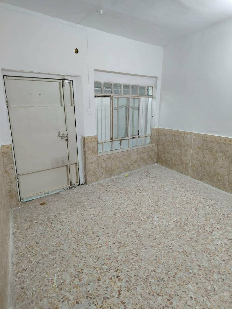 .🛑 دار سكني  للبيع 🛑 
المنطقة : الحضاره 🚩 منطقة النسر
اقرب نقطه داله : شارع اسواق طيبة 

المساحه :   100✅   واجه10

التفاصيل : غرفة نوم وصاله واستقبال ومطبخ وصحيات داخليه وخارجيه 

.............
للاستفسار
     مراجعة مكتب رسول الوزني للعقار  
الديوانية . حي الحضارة قرب اسواق طيبة
 للمعلومات ولمزيد من التفاصيل ⬇️
       مراسلة الصفحة  
      ارقام الاتصال 
***********
