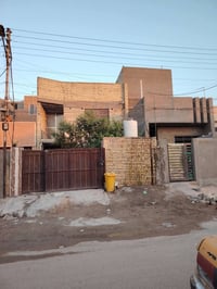 دار للبيع مساحه ١٨٠ متر واجه ٧وربع نزال ٢٥ قاطين اربع غرف نوم واستقبال...