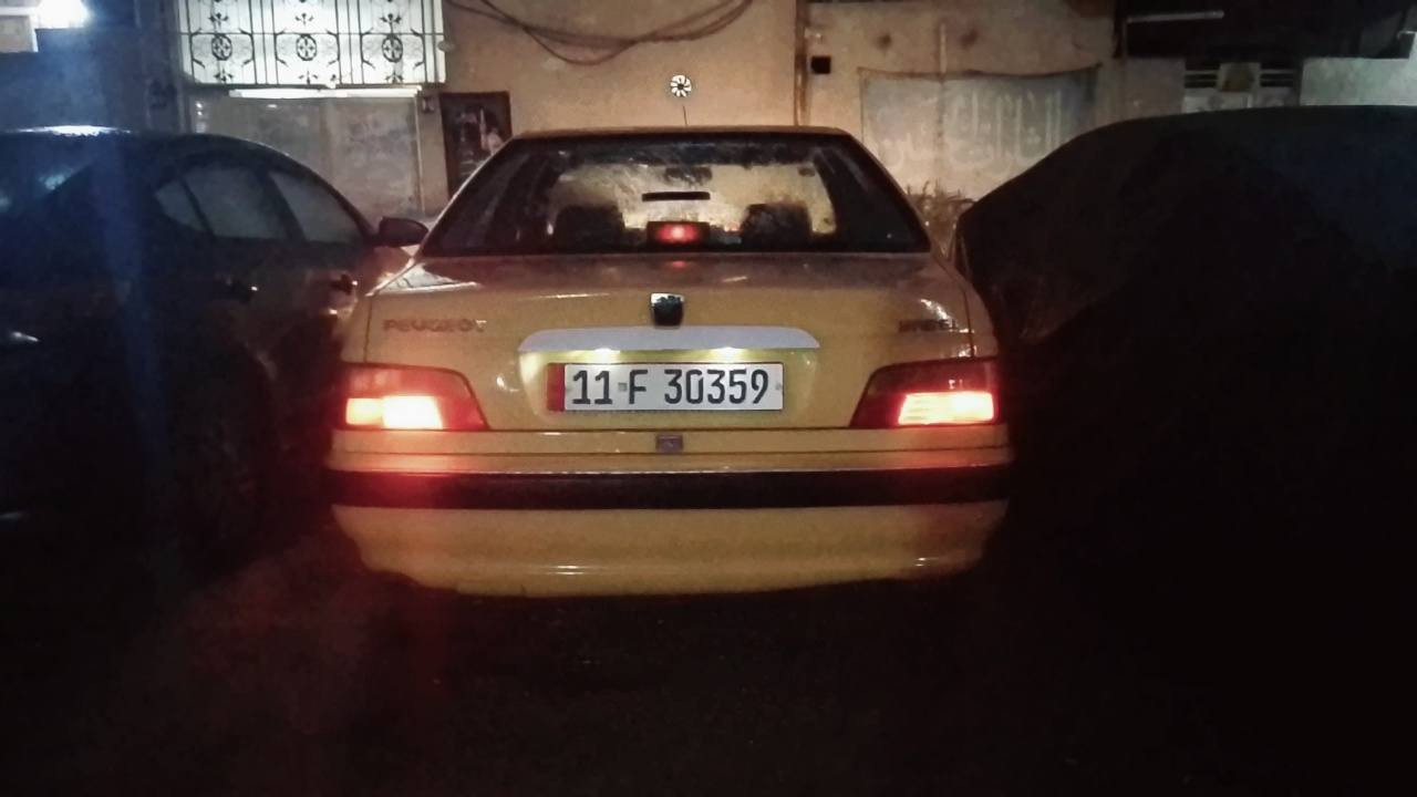 سلام عليكم 
بيجو بارص موديل 2015 مكينه كير خير من الله دواخل مدوشمه شادلها شاشه السياره نصبتها حلوة رقم انكليزي هزة جديدة مصفرة هيئه أو غرامات بسمي تحويل فقط ما اسوي وكاله سيارة بيها جراد خفيف او ضربه باليدة مال باب خلف الراكب ما معمرة نقص هورن أو دكمه مال دبل إشارة تعلك ليش تجي وتكول ما كتلي سعر 52 بيه مجال بسيط رقم تليفوني *********** ما متواجد عل فيس
