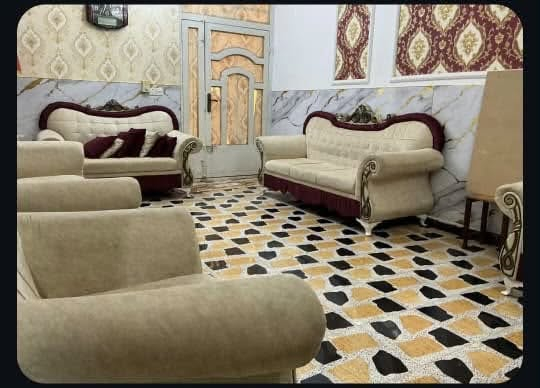 بيت للبيع طابقين طابو صرف تحويل مباشر 🏘️

الموقع حي الامير خلف بيت القاضي استاذ سامي 

مساحة البيت 150 م

يتكون البيت من حديقه وطرمه ومطبخ وصاله واستقبال وصحيات داخليه الطابق الارضي .

الطابق الثاني يحتوي عله غرفتين نوم 

للاستفسار   ***********

‏
