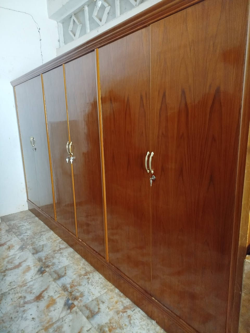 غرفه أم سته تزكام للبيع 
ضهر جرجوبه 
سعر 1150
العنوان العزه القديمة 
***********
