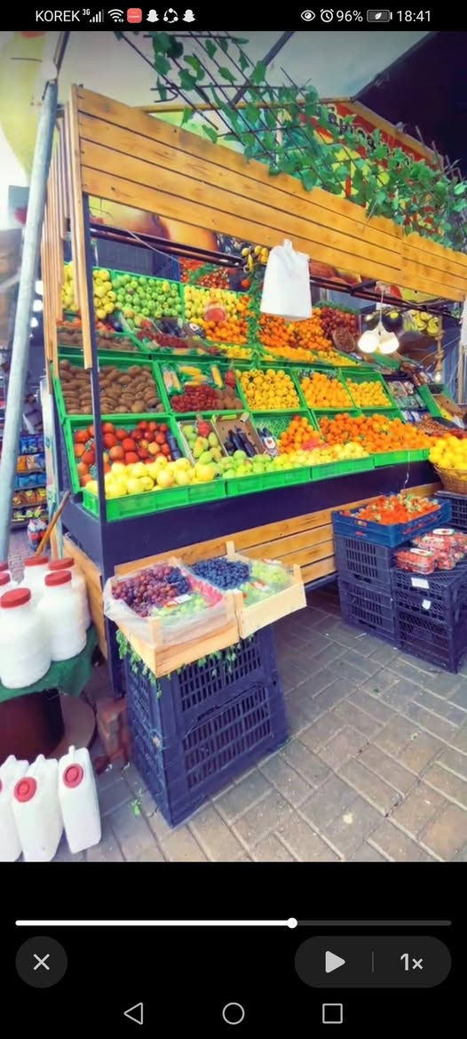 ✓ڕەفەی میوە ، سلێمانی 
-4مەتر درێژە
-دوو بەشە(هەر بەشەیان دوومەترە)
-تێکەڵکراوە لە ئاسن و داری سروشتی 
-سەلەی میوەی خۆی لەگەڵە
شتێکی زۆر ڕێک و پێک و جوان850هەزار و مامەڵە

***********
***********
