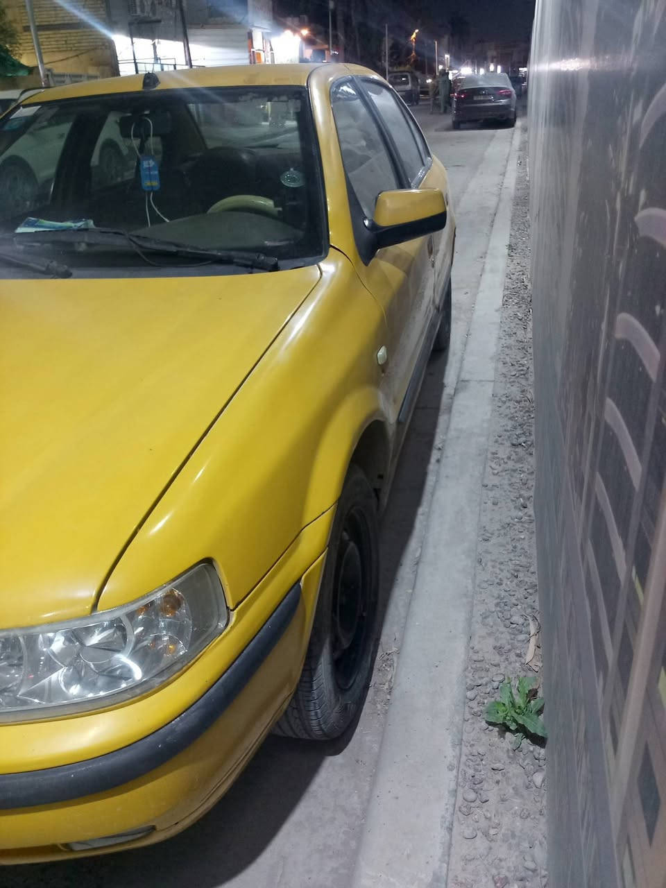 سلام عليكم سمند 2012مكينه مجفته جديده واي تنقيص مابيها خير من الله وغراض كلها اصليه كير جيد كهربائيات شغاله بيها  هزه جديده رقم جديد جامه جديه مصفره هيئه وغرامات ماصار ايام من مصفرها  بشرط كبل تحويل سياره بسمي سنويتها 29 بس يرادلها دوشمه فقط تبريد رادله فريز فقط كبمريسر جديد مكاني بغداد سعر 30وبي مجال شي بسيط  حك الجيه رقمي ***********
