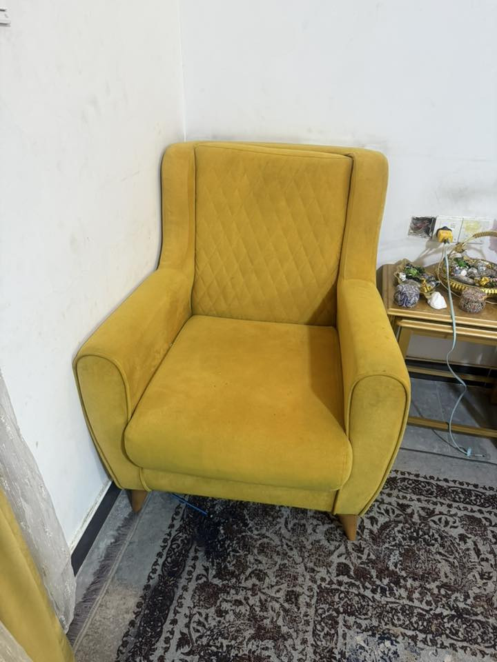 تخم قنفات ١٠مقاعد سرير مخزن تركي ماخذته مليون وربع*********** مكان بغداد شارع الربيع
