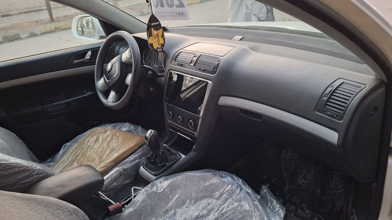 سکۆدای ئۆکتافیا مۆدێل 2013 مەکینە تۆربۆی شەش گێڕ گێڕو مەکینە و تەبریت بە شەرت سەرف و دوکەڵ و بوخاری نیە سەیارەکە مەزبووتە و ماڵی دۆستە هەموو گیانی بە شەرت سەیارەکە تەکسی بووە کراوە بە خسوسی سەنەوی تا ٢٠٣٠ تازەیە بۆیاخێکی شوشەی کراوە بەس بۆیاغەکەی ٤٥۰ هەزاری تێچوە لە کەرکوک کراوە شتی دەرەجە یەک
نرخی66 گەڵاو مەجالێ برایانە 
شوێن چەمچەماڵ 
ژم. ***********
