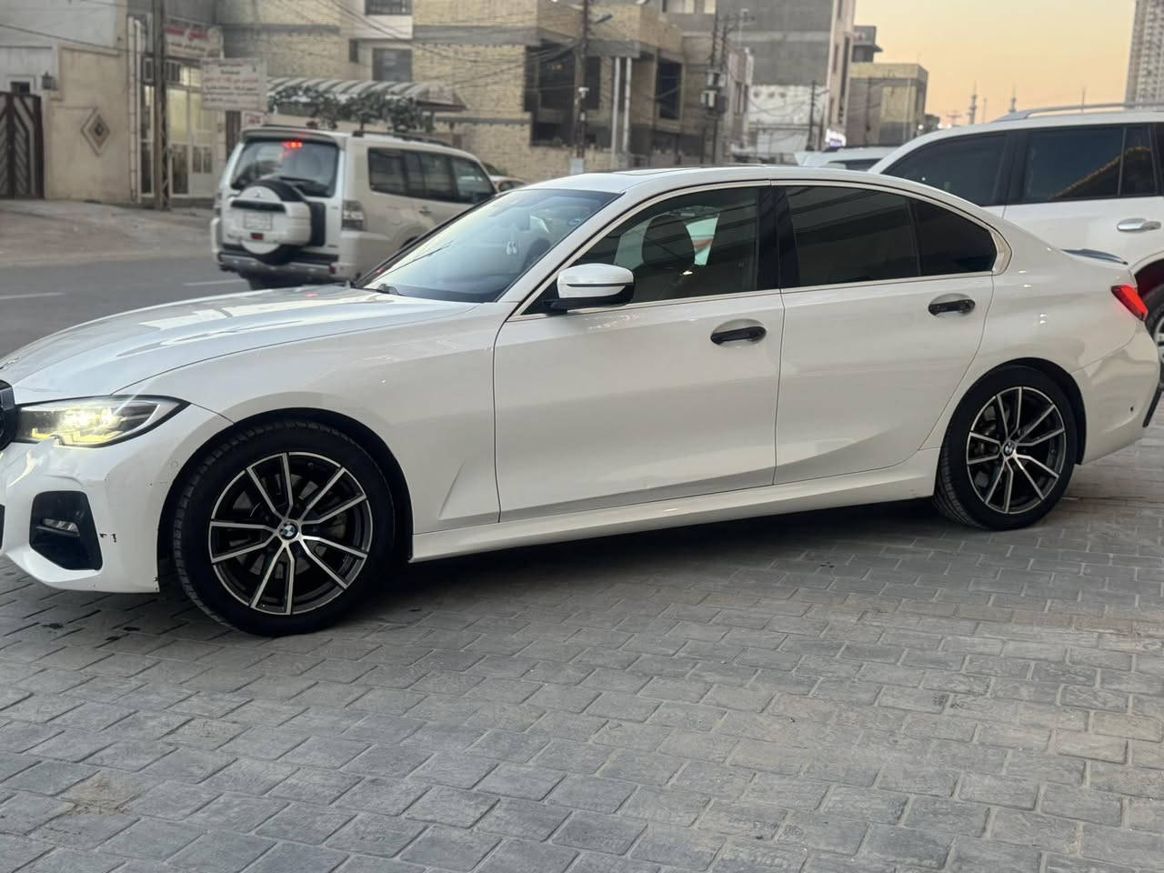 🔷 BMW 2021 | بيم دبليو 🔷

للناس اللي تدور على النظيف والفخم 👑

🚗 موديل: 2021
📍 الممشى: 40,000 مايل فقط
🎨 الحالة: بدون صبغ فول – هيكل نظيف 100%
⚙️ المواصفات: فول مواصفات

✨ تفاصيل المواصفات:
• مقاعد جلد أصلية بحالة ممتازة
• شاشة كبيرة مع نظام ملاحة
• كاميرات 360°
• حساسات أمامية وخلفية
• تشغيل بصمة
• فتحة سقف بانوراما
• نظام الدخول الذكي
• مثبت سرعة
• أزرار تحكم بالدركسون
• إضاءة داخلية أمبيانت
• نظام قيادة رياضي / عادي
• مكيف قوي وبارد ❄️

🔍 السيارة جاهزة للفحص بأي مكان
🧼 نظافة عالية من الداخل والخارج
⚡ استخدام شخصي وخفي

السعر🔥275ورقه وبيه مجال للطيبين 
***********📞
