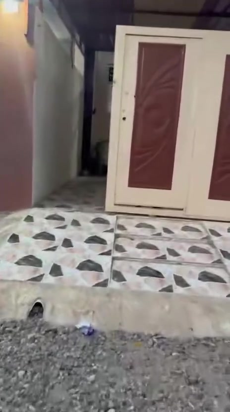 السلام عليكم عندي بيت بصف الاقواس وبيه طاقه شمسية 8/10للبيع ***********
