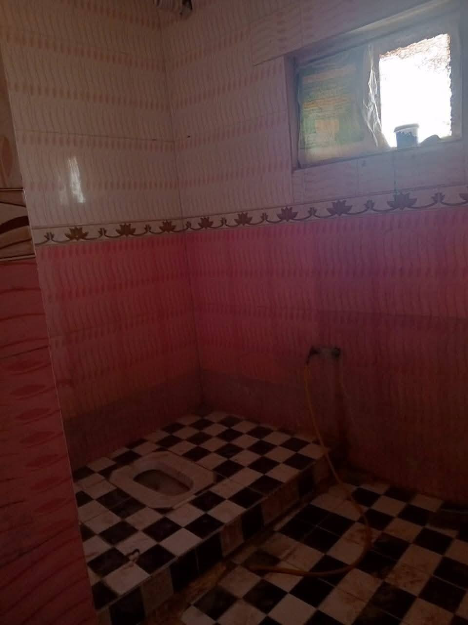 شقه  للايجار تقاطع شارع دبي تحتوي على 2غرف نوم مع مطبخ و ستقبال كبير مساحه الشقه ٢٠٠ متر الاستفسار مراسله الصفحه او الرقم ***********
