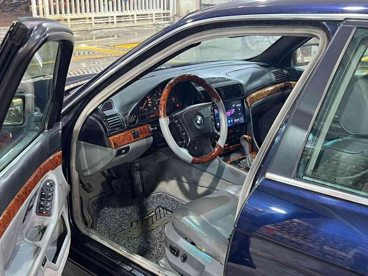 بي ام ٧٢٨ نيلي صبغ عام جمالية موديل ١٩٩٨ رقم سليمانيه بسمي تحويل بشرط سيارة جاهزة فول مواصفات تبريد تدفئة حدادية وتخم تاير جاهزة للاخير *********** عنوان بغداد بغداد, العراق
