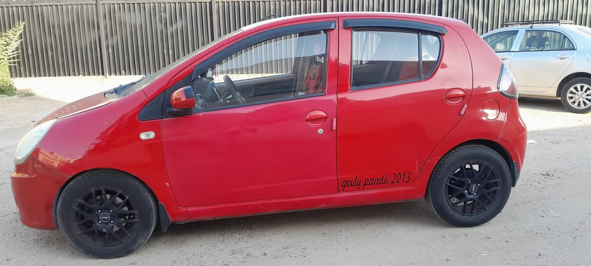 جيلي باندا موديل 2013 رقم بغداد ماشية 75 ألف بيه قطع صبغ أبيع حزام
السعر 4800$ وبيه مجال بسيط 
الاتصال ***********
