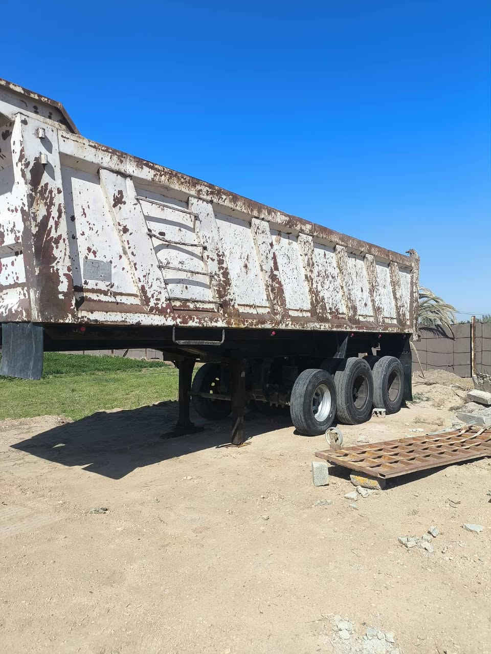 سلام عليكم عربانه للبيع موديل 2007مكفوله اي استفسار عله الرقم ***********
