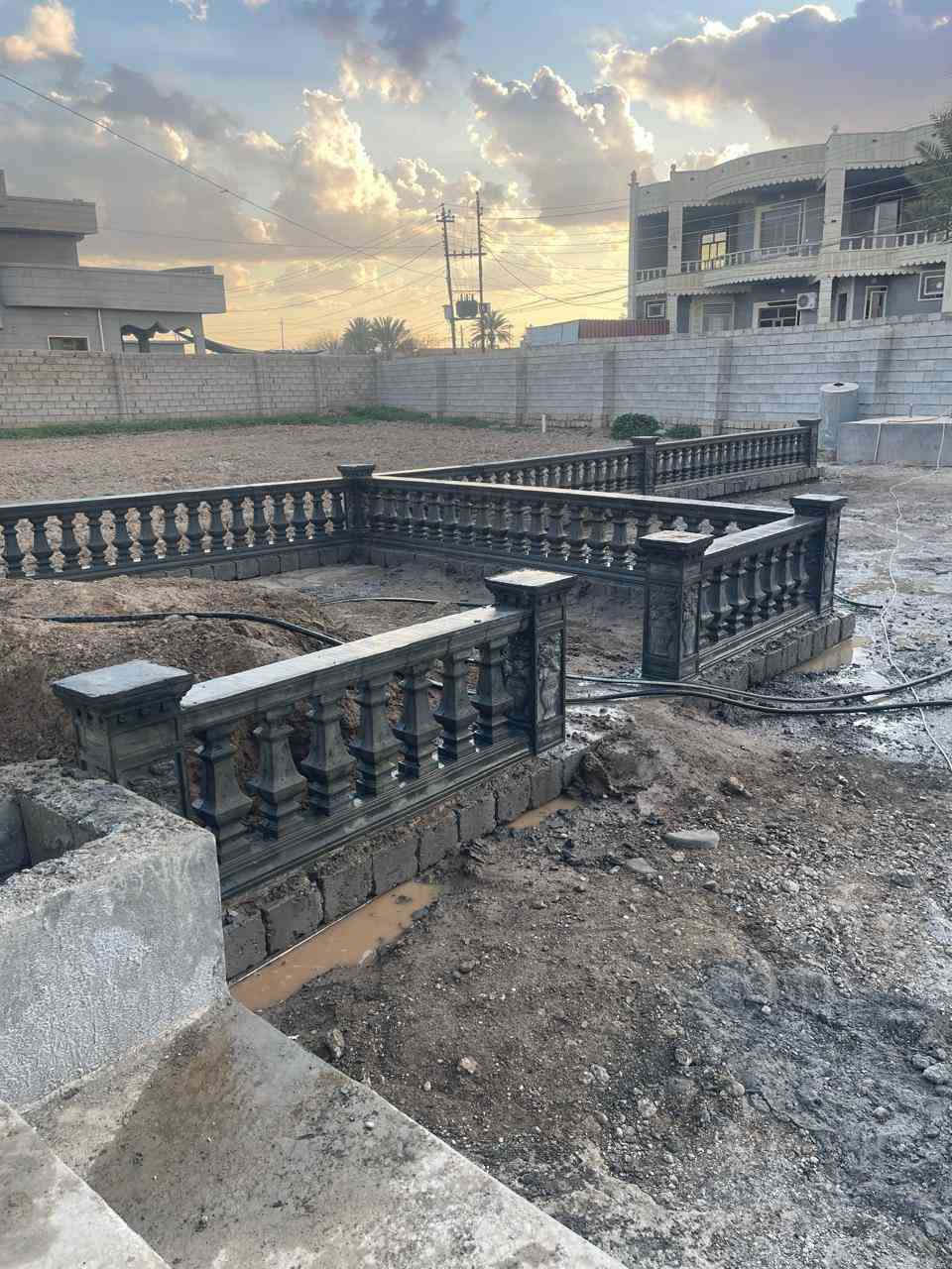 السلام عليكم يوجد قالب سياج حدائق وبلكونات وستاير و داير حسب الطلب 
سعر المتر 8 والدنكه 10 للاستفسار
***********
***********
