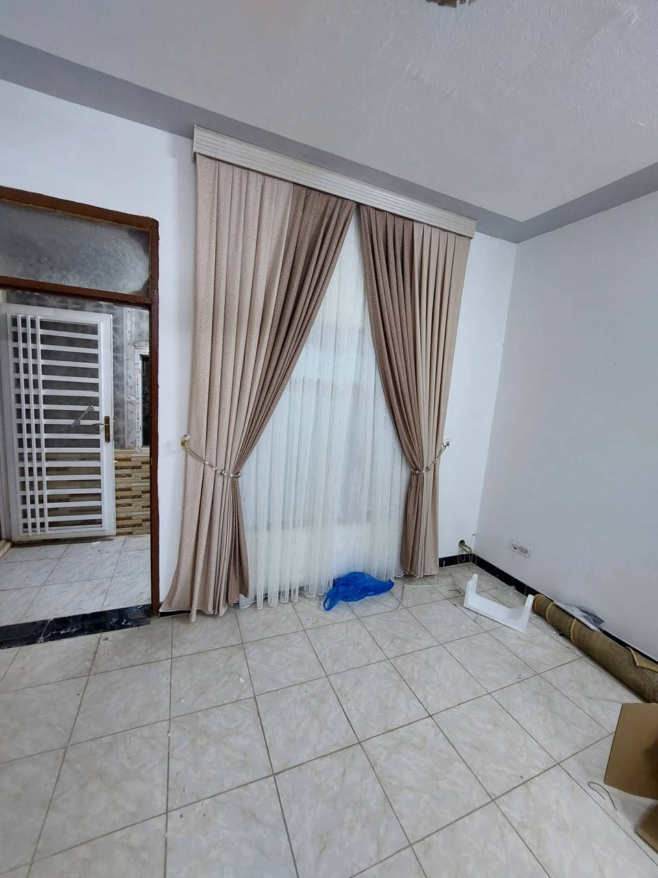 اعمل بصمت ودع عملك يتكلم 
ظل للستائر 
عمل اليوم بقريه الغدير 
عنوان المحل قريه الغدير الأولى قرب البازار للاستفسار واتساب ***********
