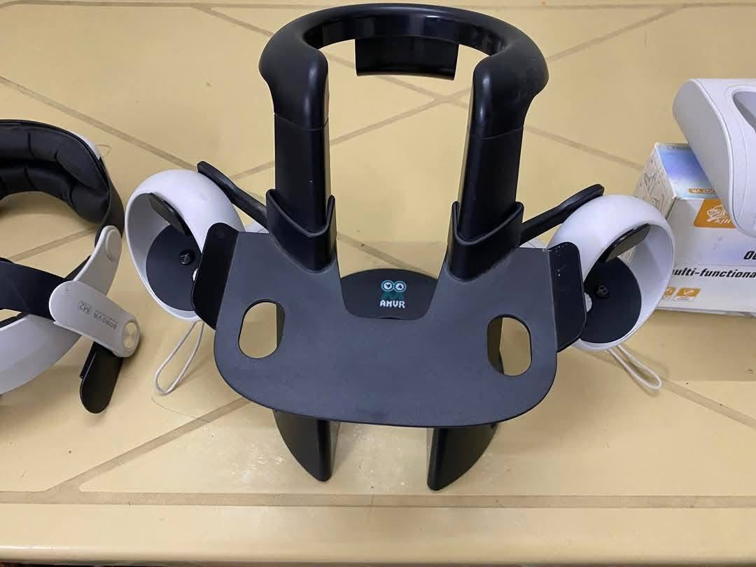 كويست 2 للبيع
السلام عليكم 
كويست 2 للبيع 
ذاكرة 128
يجي وياهة شاحنة
ستراب بطارية 
ستاند للنظارة والجوستيكات
موجود بداخلها حساب بي ألعاب وإذا تريد تكدر تفرمتها وتسوي حسابك الخاص 

سعرها 250 وبيها مجال بسيط للطيبين
مكاني بغداد البلديات
رقمي ***********
