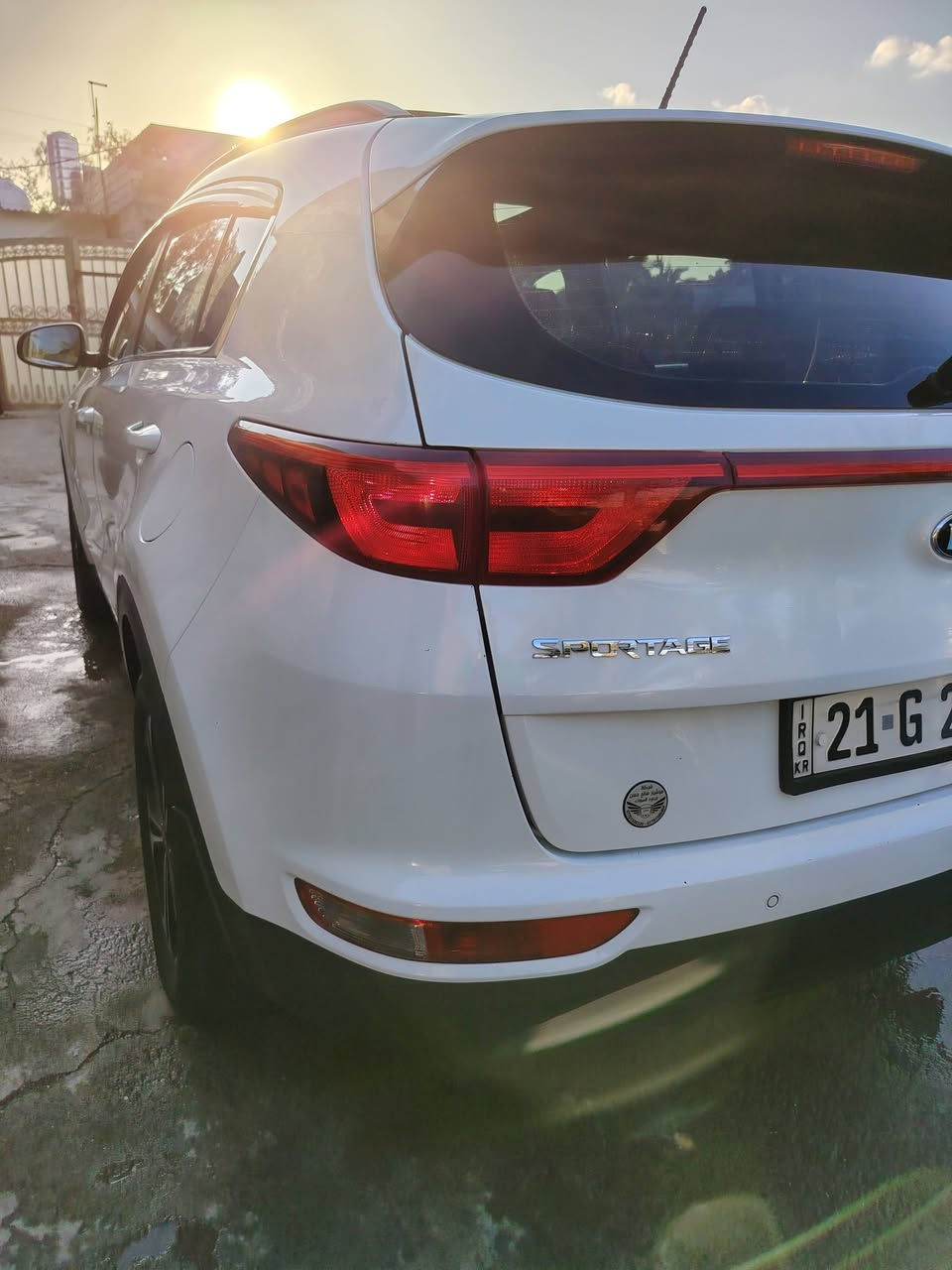 سبورتج موديل ٢٠١٨ رقم سليمانيه جديده بدون حادث نضيفه جدن بيهه بارد قليل مواصفات اعتياديه مكان بغداد دوره *********** سعر ١٧٥ وبي مجال
