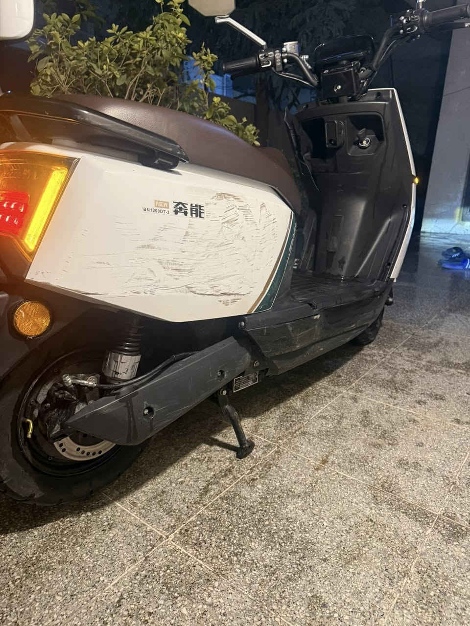 السلام عليكم
دراجة شحن للبيع 
من شركة الجوهرة البحرية 
عدد البطاريات 6 
حجم الملف 1500w
السرعة الحقيقة 60 
المسافة 50 كيلو ع المرتاح
السعر 800 الف دينار عراقي 
المكان الكرادة


**إذا كنت صاحب هذا الإعلان وتريد حذفه لأي سبب، رجاءا أرسل رسالة إلى الدعم الفني**