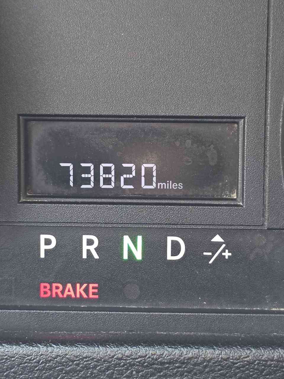 السلام عليكم 
دوج كرفان موديل 12 اللون اسود 
ماشيه ٧٣ الف السياره جديده ومكفوله كفاله عامه كلين حتى الدعاميات كفاله مكينه كير تبريد كله جاهز تخم تاير وياها سبير اظافي 
 فول مواصفات ابواب كهرباء صندوك كهرباء
كشنات مخمل دواسه البريك والبانزين كهرباء
شاشه اندرويد 
سعرها ١٣٨ 
العنوان بغداد الشماعيه 
تليفون  ***********
