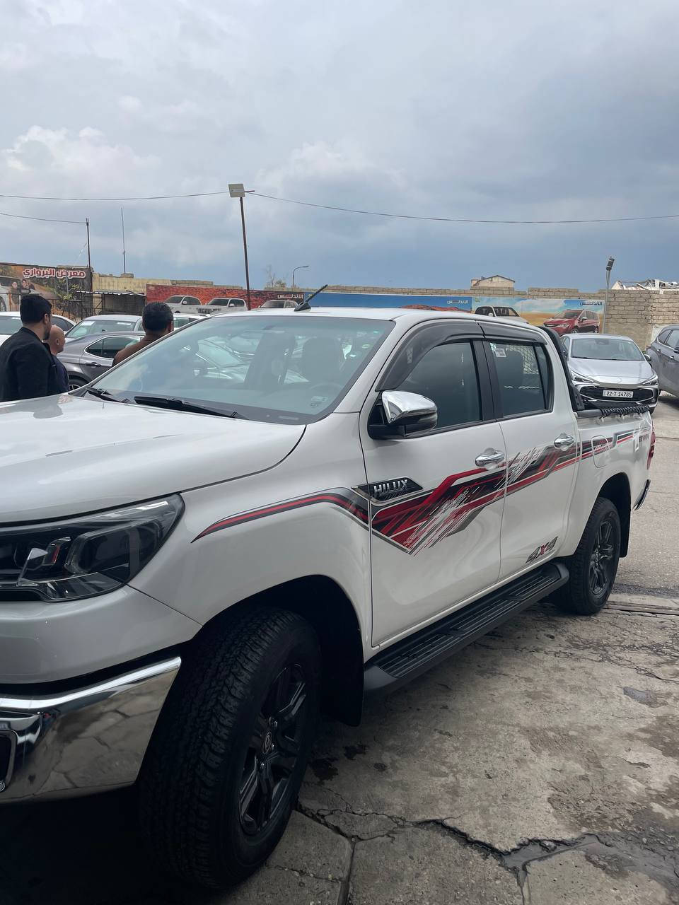🔥 للبيع – تويوتا هايلوكس 2023 فورويل 🔥
✨ لون صدفي مميز – رقم أربيل الجديد
✨ السيارة باسمي وجاهزة نقل فوري
✨ سيارة ما بيها أي نقص – هزّة فحص سنوية
🚗 المواصفات الكاملة:
✔️ كاميرا خلفية + حساسات خلفية
✔️ بصمة تشغيل
✔️ شحن لاسلكي
✔️ شاشة تدعم Apple CarPlay & Android Auto
✔️ إنارة LED
✔️ تبريد مقاعد أمامي + تبريد خلفي
✔️ تحكمات ستيرن + بلوتوث
✔️ مثبت سرعة
✔️ أوامر صوتية
✔️ كير أوتوماتيك 6 سرعات
✔️ جامات كلها أوتو
🛠️ الحالة:
السيارة نظيفة جداً ومال جناي – ما تحتاج أي صرف
فقط صبغ خفيف بالجاملغ الأمامي (جهة الراكب) أقل من شبر
📍 الموقع: الموصل – معرض الأندلس
💰 السعر: 312
✅ تحويل مباشر
✅ مكفولة (محرك + كير)
✅ شرط الفحص والسونار
⚠️ سيارة بهالمواصفات والنظافة ما تبقى… للجادين فقط
📩 للاستفسار  راسلني خاص


**إذا كنت صاحب هذا الإعلان وتريد حذفه لأي سبب، رجاءا أرسل رسالة إلى الدعم الفني**