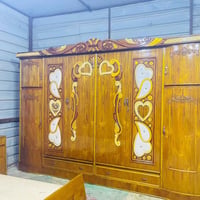غرفه اخشاب للبيع ست ابواب ملحق نضيف زاويه كنتوريه السعر 650 الاتصال عل...
