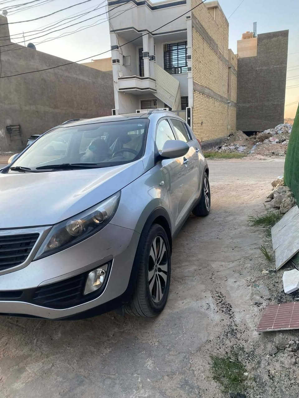 السلام عليكم اخوان مكلف بلنشر كيا سبورتج خليجي موديل ٢٠١٢ سلفر اللون مكفولة من الصبغ حتى الدعاميات داخله نظيف وارد خليجي سايد بريك بلرجل رقمهه بغداد انكليزي بأسمي هزه وسنويه جديدة السعر ١٣٥$ وبيهه مجال للشراي للتواصل *********** مكانهه بغداد الكرخ. حجي وليد الفوادي
