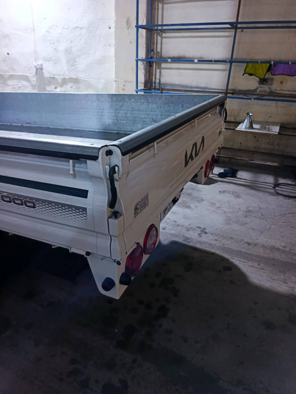 السلام عليكم كيا موديل 2025 فحل سياره جديده ماشيه 20 الف ع وضع البلاد تايراتهة بلاديه  بيهة طخه جدا بسيطه بباب الصدر مصلحة بارد مستعجل ع بيعتهة سعرهة ب193 وبيهة مجال رقم بغداد بسمي ومكانهة بغداد ....اخوان اني مكلف بلنشر *********** حيدر الشويلي
