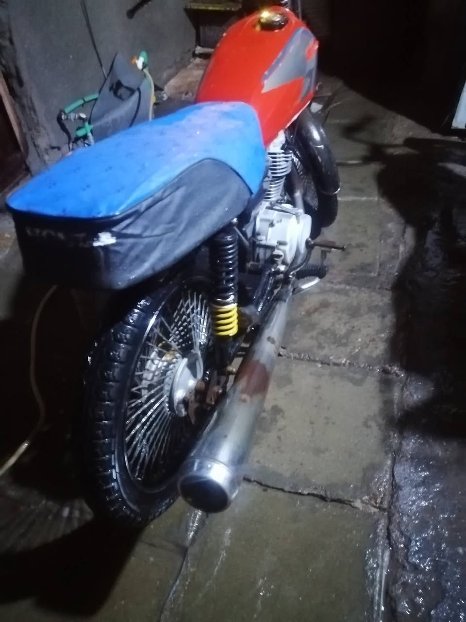 البيع. يراني. نضيفه سعره250 مكاني. الحيانيه. ***********
