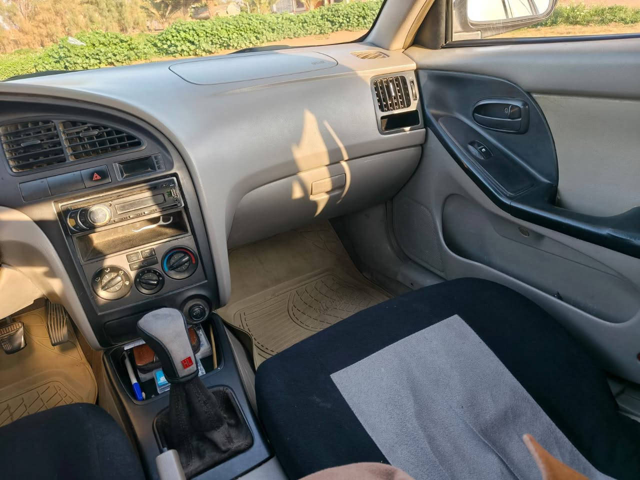 السلام عليكم ورحمه الله وبركاته عندي سياره نوع النترا موديل 2001  رقم دولي  هزه جديده مشروع  وطني شرط التحويل كير عادي محرك خير من الله تبريد تدفئه صدر جيد جداً  الون فقط  ابيض السعر 60 وبيه مجال قليل  مكان صلاح الدين العلم رقم  ***********
