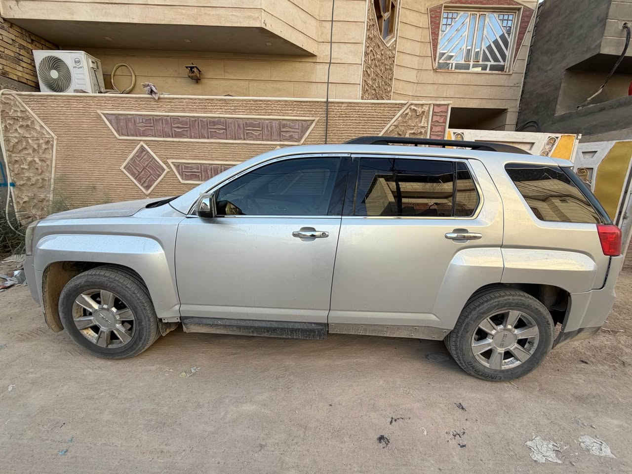 السلام عليكم اخوان  للبيع سياره جمسي تيران 2013 السياره مواصفات sle فتحة كشنات مخمل رقم بصره سنويه منتهي وراعيها يريد تحويل السياره مكينه وكير مكفولات التبريد كمبريسر وكف بيه الاصبع مصبوغه حزام السعر 65 ورقه وبيها مجال ***********هذا رقمي للاستفسار البصرة, العراق

