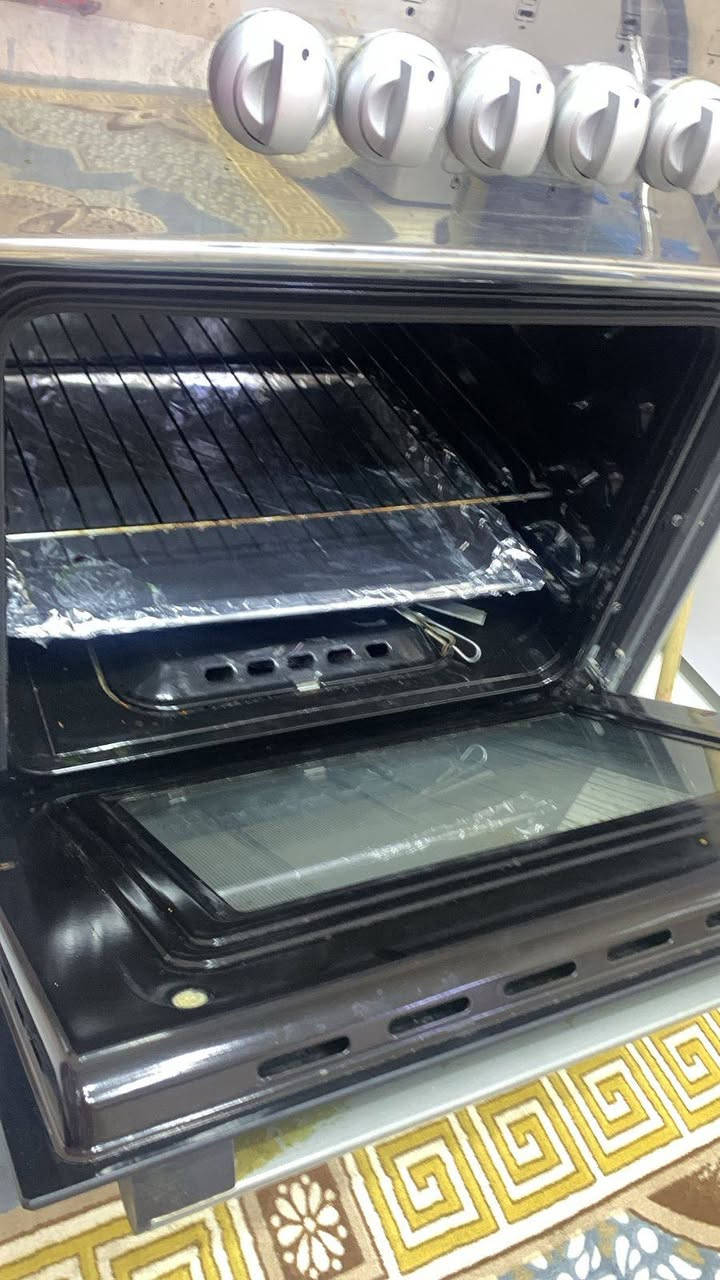 سلام عليكم كاونتر 3 قطع نضيف كلش سعره 225. وطباخ نضيف كلش سعره 150 وبيهن مجال مكاني  شط العرب الجزيره. هذ رقمي ***********
