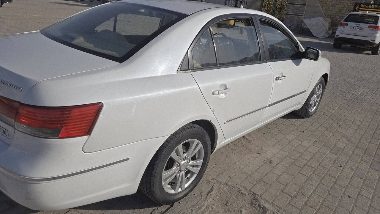 سلام عليكم سونتا ٢٠١٠ خلجية السيارة نضيفة بيها جاملك وباب صبغ كلير بدون دواخل شرط مكفولة 
مكينة وكير مكفولة مكينة ٢٤٠٠
مكان السيارة بغداد 
رقم الهاتف *********** 
السعر ١١٤ وبيها مجال
