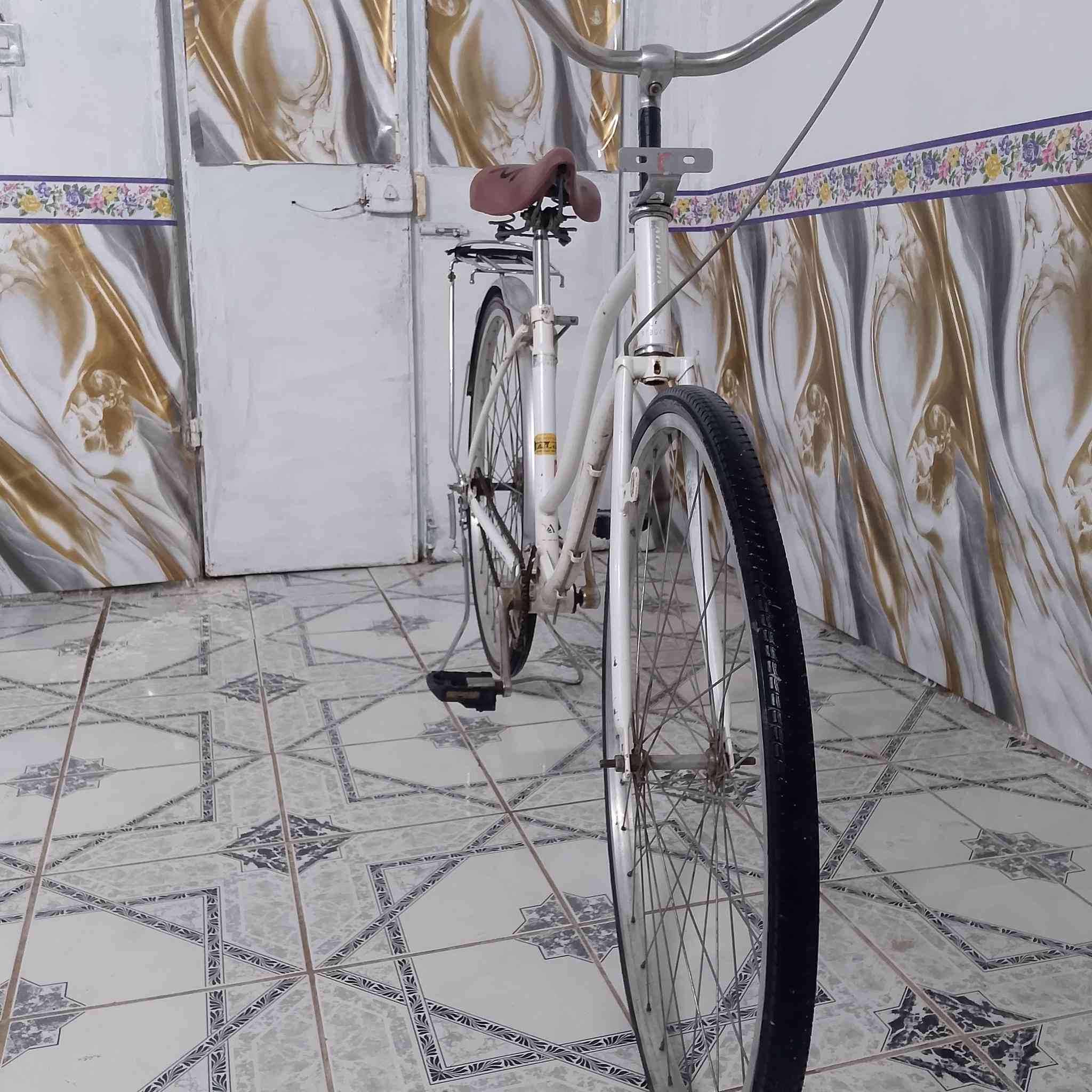 السلام عليكم بايسكل للبيع 
حجم 27موديل 2017السعر 70وبي مجال بسيط مكاني بابل المسيب الاستفسار***********
