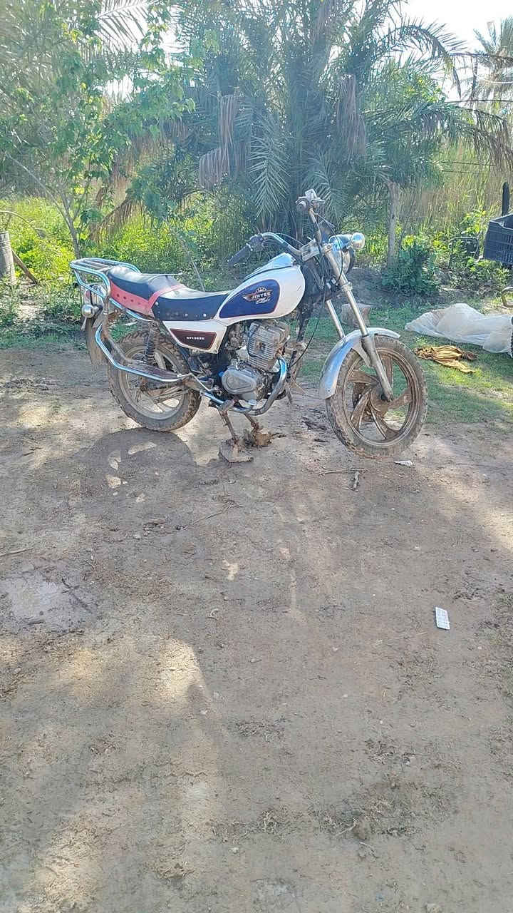 جني للبيع دراجه نظيفه شغاله سلف هندير كهربائياتها كلها شغاله ناقصها دبلات فقط لجدهم والباقي كله شغال دبلات عود قدام الجدام سعر 300 50 بيها مجال اوراقها اصوليه والعمرش اكو اراوس ايراني هذا الوان ديالى الخالص***********
