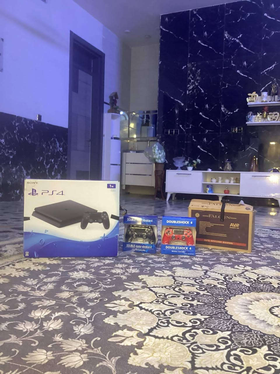 اريد اراوس ب مبايل بوكو ١٢٠ فريم او تشتري عادي المهم:
اليوم متوفر تجميعه بلي ستيشن فور مهكر
✅✅✅✅

 نضام 11 البلي واحد تيرا لا مفتوح ولا مصلح البلي عله إيدي ما مستخدم استخدامه جداً قليل + يجي معه يو بي اس من شركه فالكون 850 ڤولت بس بطاريه ضعيفه يعني سعرها رخيص جداً +يحتوي عله ثلاثه جوستكات (نسيت اصور ل جوستك ٣)مع كل جوستك و الكارتونه مالته و كيبلاته  نضيفات جداً +البلي كامل ملحقات كارتونه البلي و تعليمات مال البلي (الدفتر مالته) وموجود كيبل طاقه وكيبل HD + يحتوي عله العابب

1-بيس 2021✅

2-بيس 2026✅

3-تومب رايدر✅

4-كود أوف وار ✅

5-ماين كرافت (زوجي تصير)✅

6-جي تي اي فايف ✅

7-هورايزن الجزء الأول ✅

8-ذا لاست اوف اس ✅

9-أنشارتد 3✅

10-باتل فيلد 5✅

11-باتل فيلد 1✅

12 كولفديوتي بلاك أوبس سكس✅

13-كولفديوتي جزء ثلاثه(أم زومبي)✅

رجاءً إذا متشتري لا تدخلي خاص ✅

عنواني بغداد حي اور ✅

للاستفسار خاص ✅

+السعر هم خاص✅
(عرض ما يتفوت ابداً) 
✅✅✅✅


**إذا كنت صاحب هذا الإعلان وتريد حذفه لأي سبب، رجاءا أرسل رسالة إلى الدعم الفني**