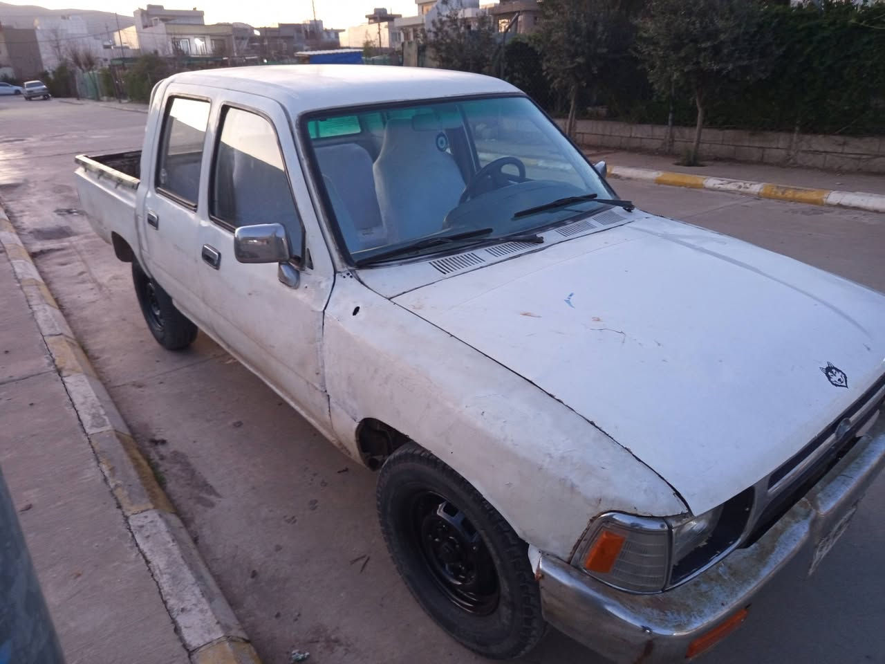 پیکاب  مۆدێل    2001  ماڵی دۆست و فە قیرە
ئاڕم پلاسیک بووە  ئاڕمە کە ی ون بووە ....؟

گێڕو مە کینە و کارە بای و شانسی و خایسات

بە شە رت بڕاوە و موس و وە رگە ڕاوبە شە رت

پێش و پشتی تازە دا گیراوە ئیستۆپ دیسک 

پاوە ر برێک وگە رمی و لایت و فڵچە ئیشە کات

نرخ  13  گە و کە مێ مە جال ***********

گۆڕینە وە ش  ئە کە م  لە سە ردڵ  گرتن
