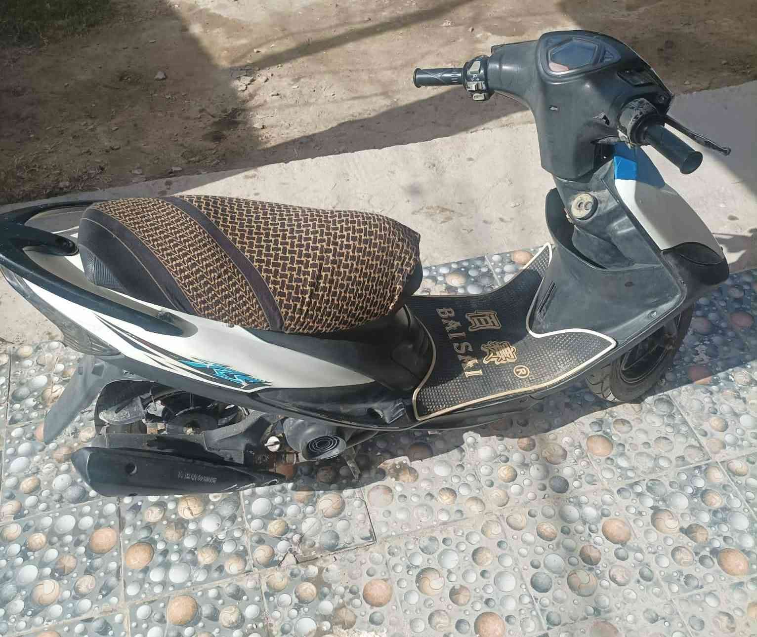 السلام عليكم.. دراجه ماكس نضيفه البيع كلشي شغال مكينه حلو نضيفه
العنوان المحاويل حي الشهداء ***********
السعر 400 وبيه مجال
