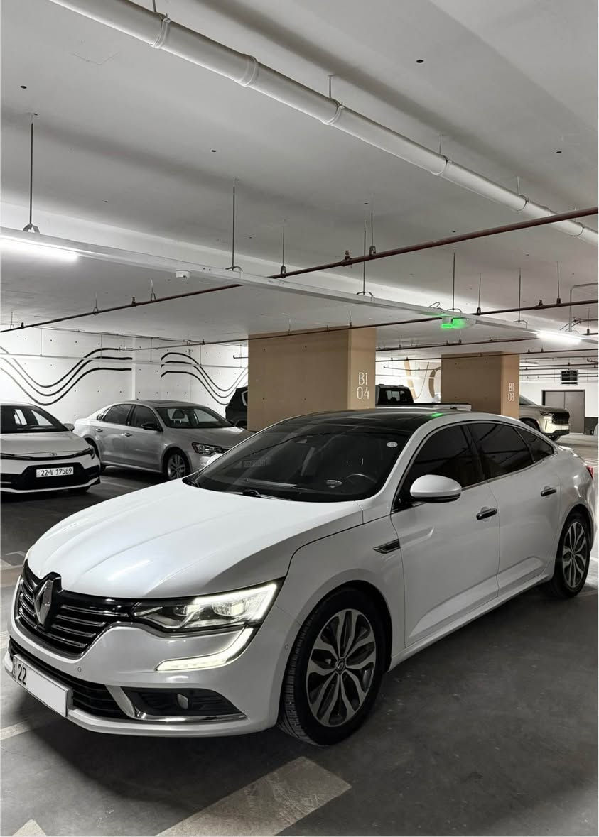 رینۆ تالیسمان ٢٠١٨ فوول
بێ بۆیاخ کلین فوول سفری شەریکەی موهەنەد کارس
مەودای ڕوویشتن: ٥٠.٠٠٠ مایل
رەنگ دەرەوە: سپی
ڕەنگ ناوەوە: رەش و قەیسی + ٧ رەنگ لیدی دەشبۆل و شاشەکان
شاشەی سورعە: ئەلیکترۆنی ٥ شێواز + ٧ ڕەنگ
سەقف: پانۆڕاما + داخستنی هەستیار (کاتێ مندال یان دەستت لە دەرەوەبێ بەخۆی داناخرێ و دەکرێتەوە بۆ پاراستنی گیانی)
جامەکان: ئاوتۆ + هەستیاری جام + سیستەمی وەن تەچ + سیستەمی داخستنی ئۆتۆماتیکی 
(لەگەل هەبوونی دەست یان سەر لەسەر جام بەخوی دادەبەزێتەوە + لەگەل دەبل قوفل کردن بەخوی دادەخرێ لەگەل پانۆڕاما)
ڕادار: ٣٦٠ پلەی دەورووبەر + ئاوێنە + هێلی شەقام
کۆشنەکان: کۆشن مەساج ( سێ مود دوو کۆشنی پێشەوە) + کۆشن هیتەر ( هەرچوار کۆشن) + کۆشن سارد ( دوو کۆشنی پێشەوە)
ئاوێنە: شەفت + ڕادار + لید + زیرەک (لەگەل بەگ دادەبەزێ بۆ پئشاندانی ناوچەی خوارەوە)
مۆدی لێخورین: پێنج مۆد ( ئیکۆ + کۆمفورت + سپۆرت + پێرسۆ+ ناتۆرال)
دەشبۆل: داتاشۆ (پیشاندانی هێمای شەقام و هێماکانی لادان و خێرایی )
+ هێلی لاکان (لەگەل نزیک بوون لەهێلکاری ئاگادارت دەکاتەوە)
+ ئاوتۆ پارک ( ئاوتۆماتیکی خۆی پارک دەکا وە لەپارکینگیش دێتە دەرێ)
+ ئاوتۆ ستارت و ستۆپ ( لەگەل راوەستان لە ترافیک لە خێرایی سفر بەخۆی دەکۆژێتەوە)
+ ئاوتۆ لایت (بەپێی پێویست خۆی لایتەکان دەکاتە عالی و ناسی) 
+ لەگەل سۆکان لایتی لایەکان پێدەبێ لایتی تەم
+ تەحدید سورعە + خێرایی سنوردارکەر + لەگەل ABS چواری پێدەبێ
+ مەخزەنی تەبریدی هەیە وەک بەڕادێک بۆ ساردکردن و هەلگرتنی خواردنەوەکان
مەکینە: ١٦ و توربوی ٢٠٠ هۆرس پاوەری بەنزین 
شاشە: نەخشەی عێراق + ئەندرۆید ئاوتۆ + ماوس 
گێڕ و مەکینە و کارەبیات و هەموو شتێکی بەشەرت
تایەو سەنەوی و رەقەمی نوێیە تا ٢٠٢٨
بۆ زانیاری زیاتر : *********** أربيل, العراق
