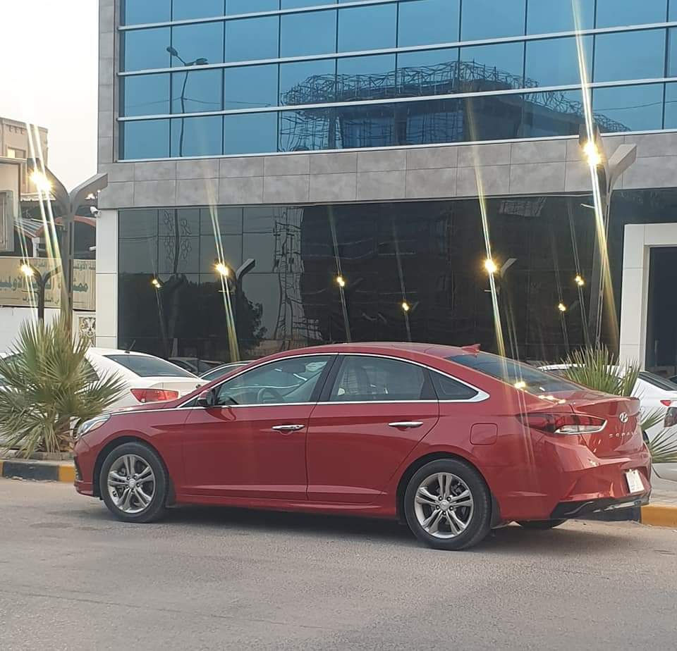 تحياتي سوناتا سمارت 2019 وارد امريكي لمتد فول مواصفات رقم نجف باسمي مواصفات السيارة شاحن مبايل واي فاي تبريد خلفي 
جنطة ذكية 
بصمة ابواب وتشغيل 
حساس اطارات رادار امامي وخلفي كامرة امامية حساس جانبي للاجتياز سياقة الية في الشوارع المخططه ويل 17 وهواي مواصفات  بيها السيارة جديدة كلش حادثها جانبي كماموضح بلصورة صبغ الجاملغ الخلفي وباب مبدل والباقي كلة مكفول البجم كبس الشركة  تصليها بلعراق درجة اولى عليها برمجة للبانزين العادي تراي للبصرة بشرط اذا دكت ادونز مرجوعة سيارة سريعة واقتصادية وبالعافية علياخذها مكاني بلنجف سعرها 160ورقة رقم تلفوني *********** النجف, العراق
